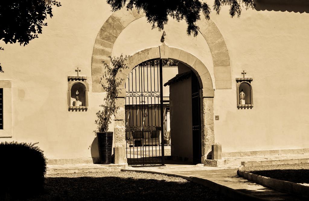 Chiusa Di Carlo Agriturismo Avola Bagian luar foto